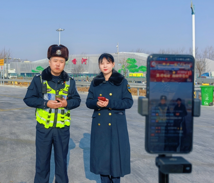 交警